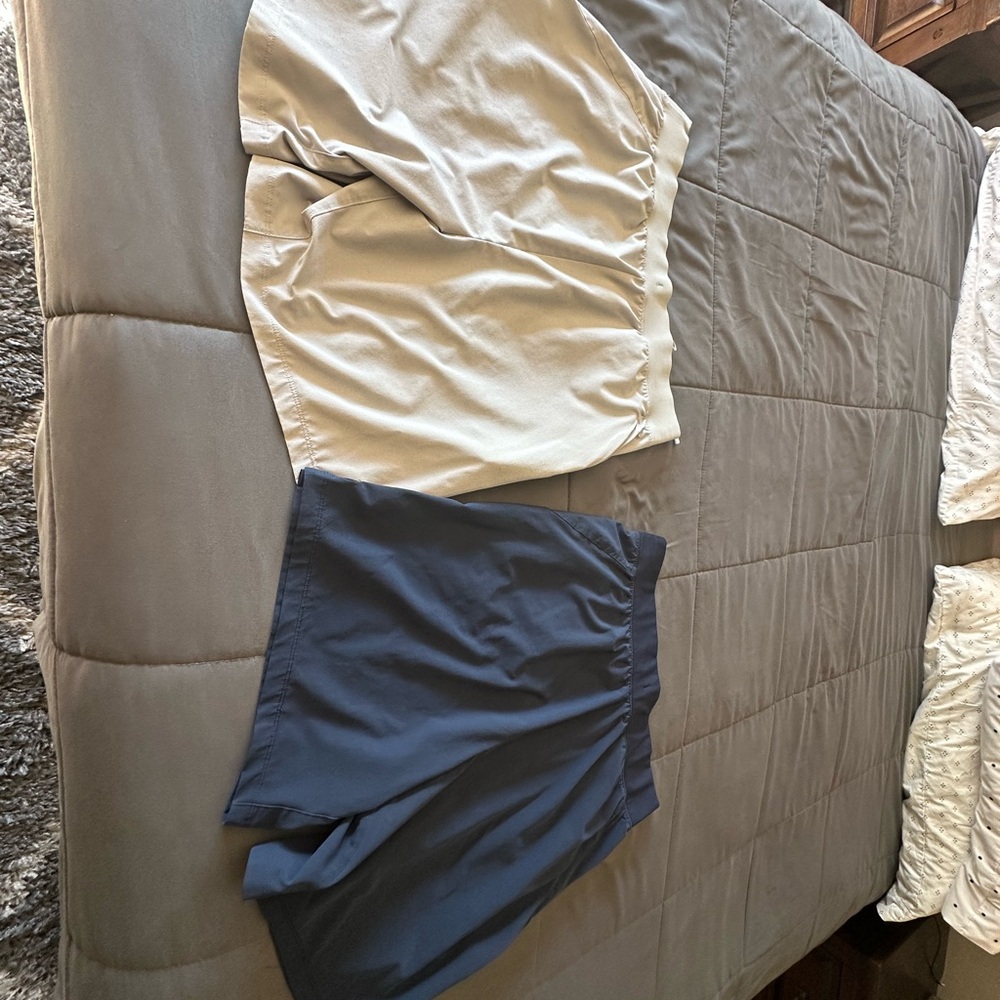 ALO Yoga Men's Silver and Navy Athletic Shorts - Picture 2 of 6